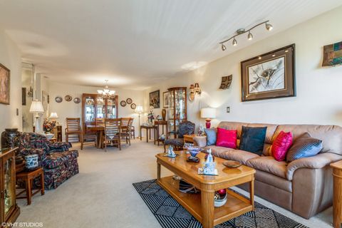 Tiny photo for 8100 W Foster Lane #510, Niles, IL 60714 (MLS # 12543988)