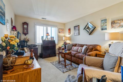 Tiny photo for 8100 W Foster Lane #510, Niles, IL 60714 (MLS # 12543988)