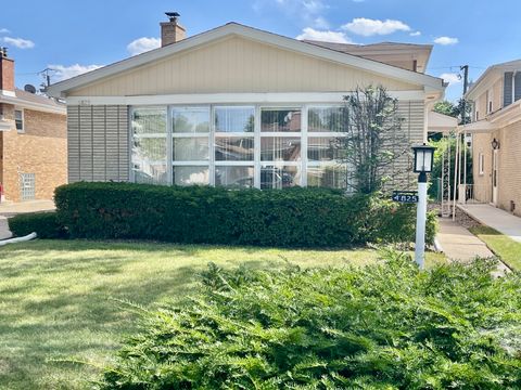 4825 W Sherwin Avenue Lincolnwood IL 60712