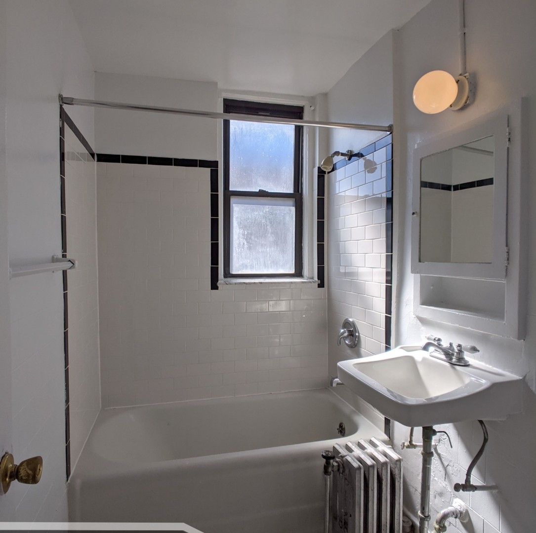 3335 W Diversey Avenue 203