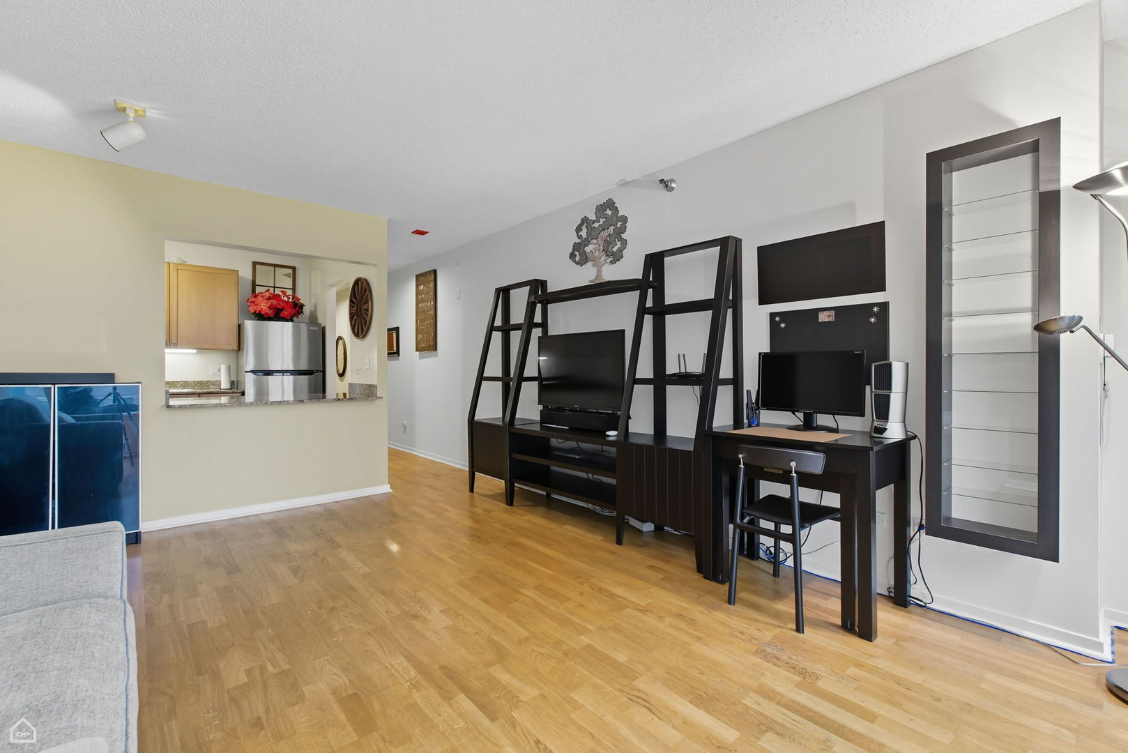 400 N LaSalle Drive 903