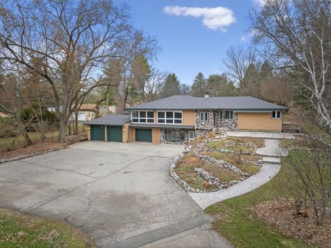 Photo of 38W042 Silver Glen Road, St. Charles, IL 60175 (MLS # 12583857)