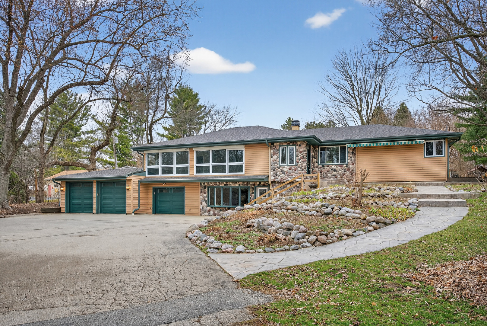 38W042 Silver Glen Road