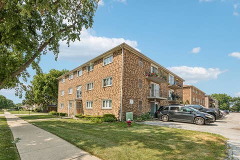 Tiny photo for 5834 W 77TH Street #102, Burbank, IL 60459 (MLS # 12706280)