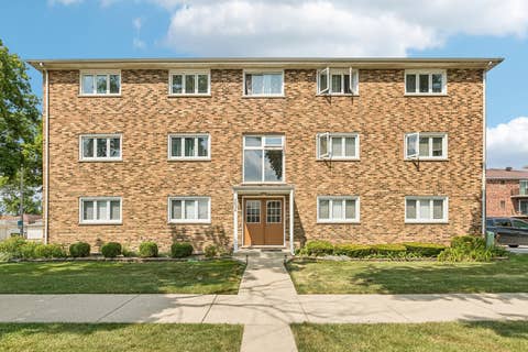 Photo of 5834 W 77TH Street #102, Burbank, IL 60459 (MLS # 12706280)