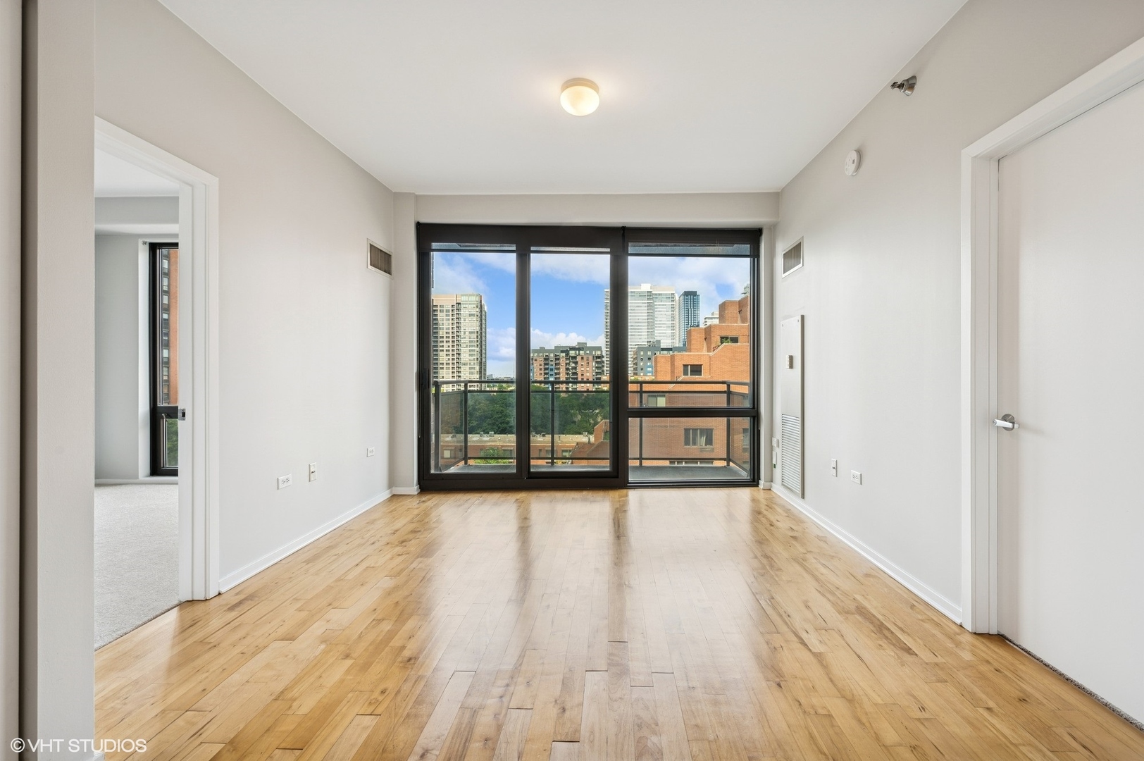 1 E 8th Street 606