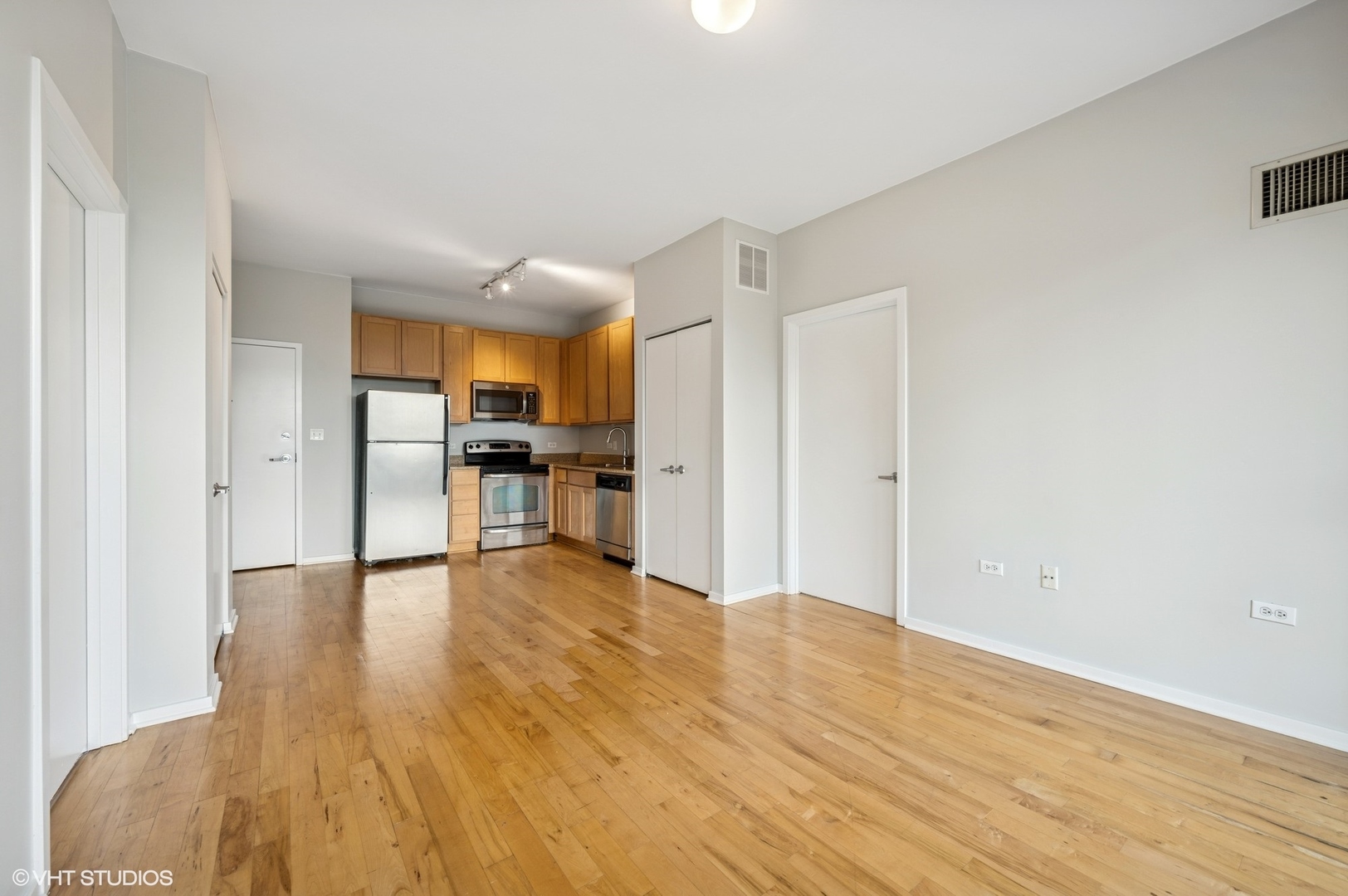 1 E 8th Street 606