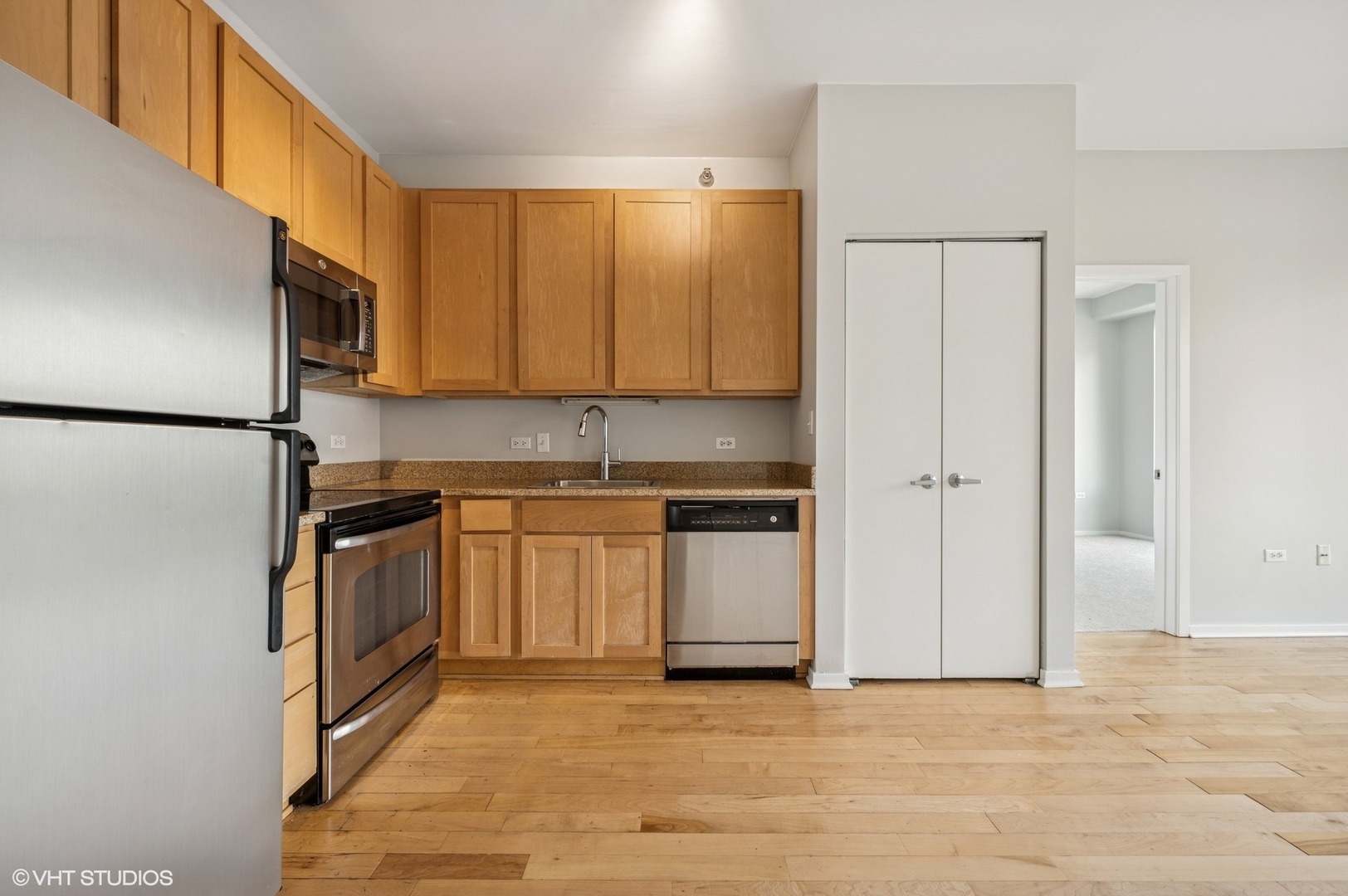 1 E 8th Street 606