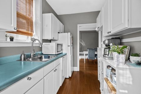 Tiny photo for 212 N Oak Park Avenue #2EE, Oak Park, IL 60302 (MLS # 12463895)