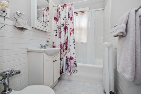 Tiny photo for 212 N Oak Park Avenue #2EE, Oak Park, IL 60302 (MLS # 12463895)