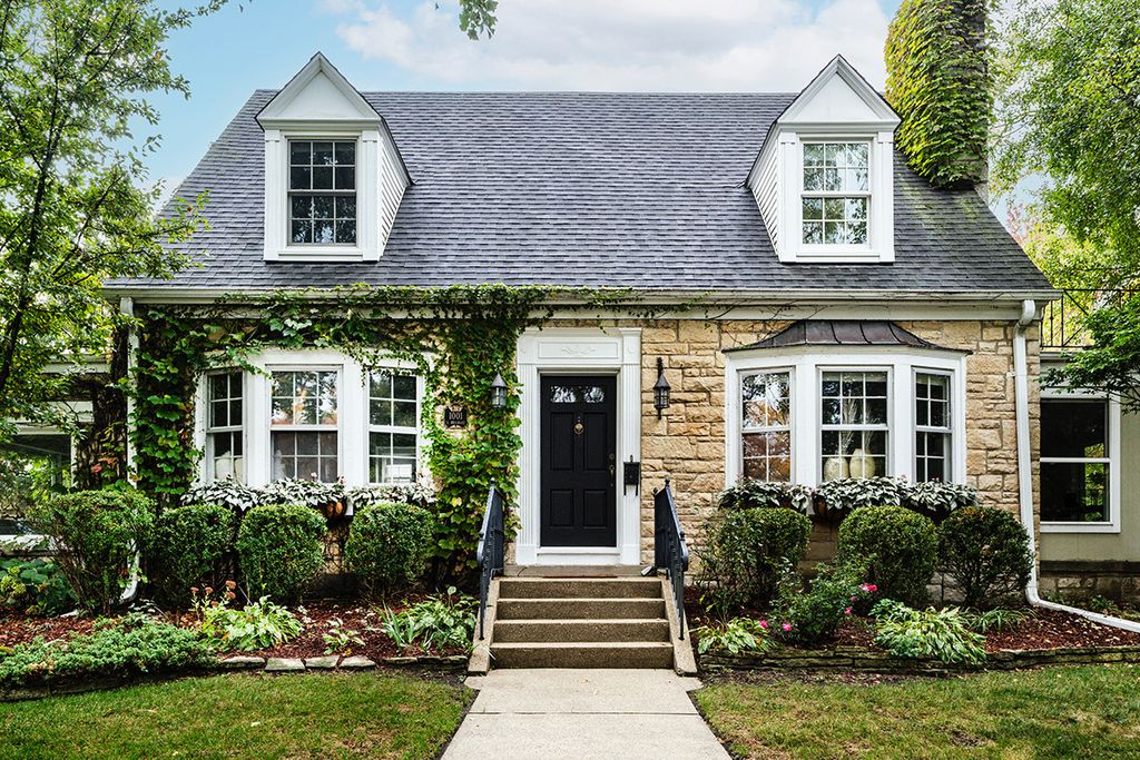 Photo for 1001 S Brainard Avenue, La Grange, IL 60525 (MLS # 12486288)