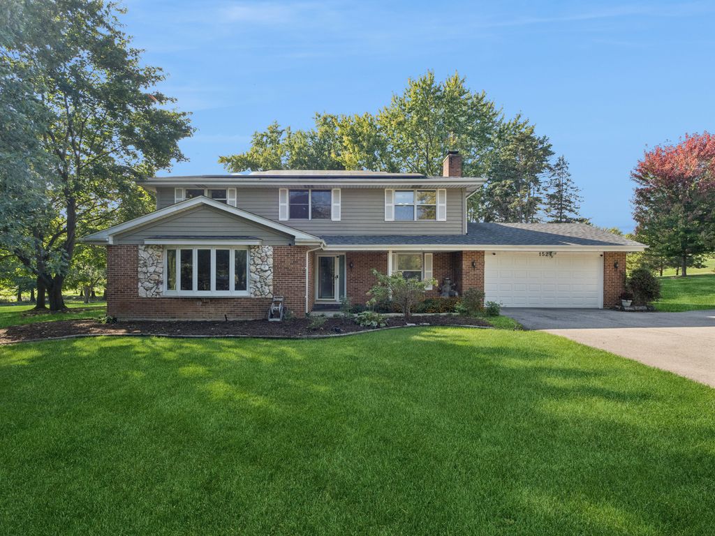 Photo for 152 S Ela Road, Barrington, IL 60010 (MLS # 12498765)
