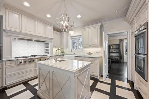 Tiny photo for 110 KENILWORTH Avenue, Kenilworth, IL 60043 (MLS # 12596418)