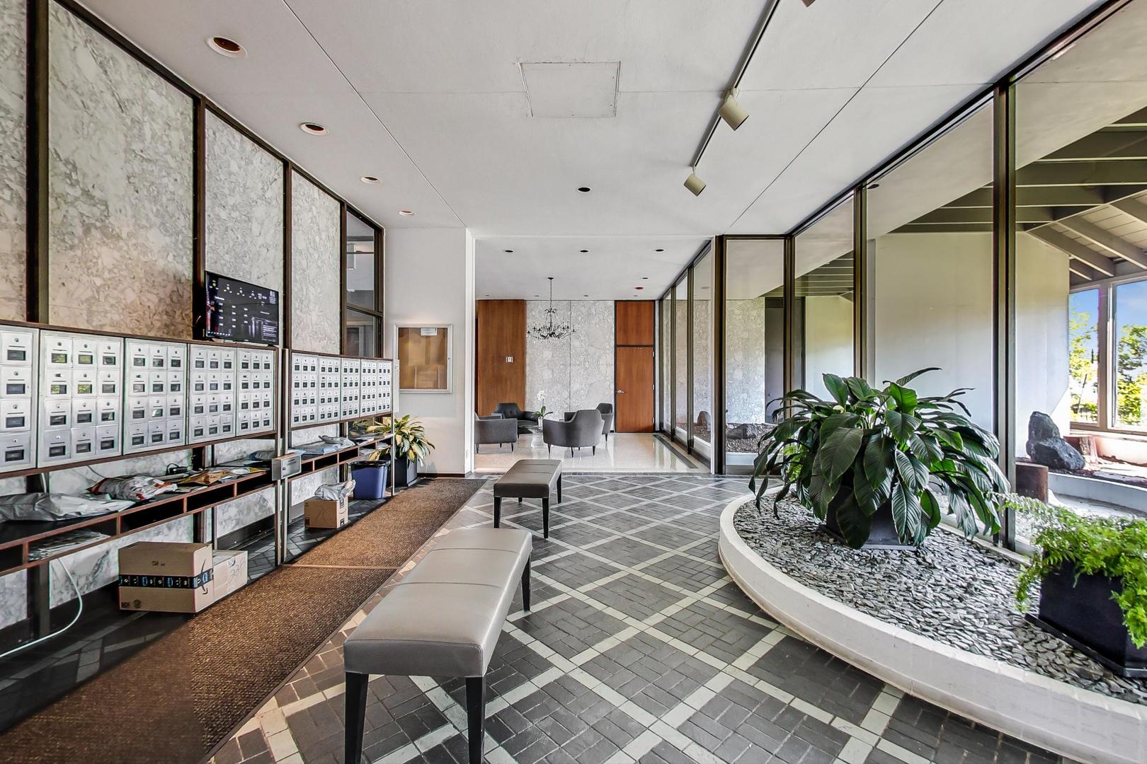 5733 N Sheridan Road 23B