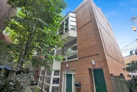 Photo of 1967 N MAUD Avenue #A, Chicago, IL 60614 (MLS # 12683220)