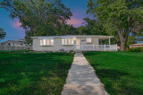 Photo of 8622 W 90th Place, Hickory Hills, IL 60457 (MLS # 12675099)