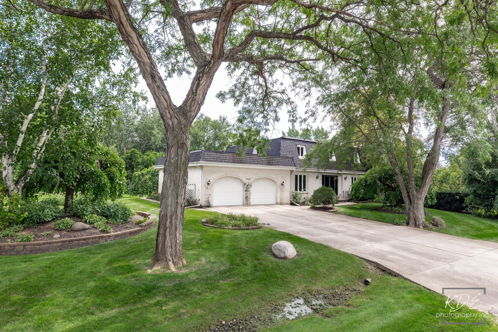 21W325 Sunnyside Drive