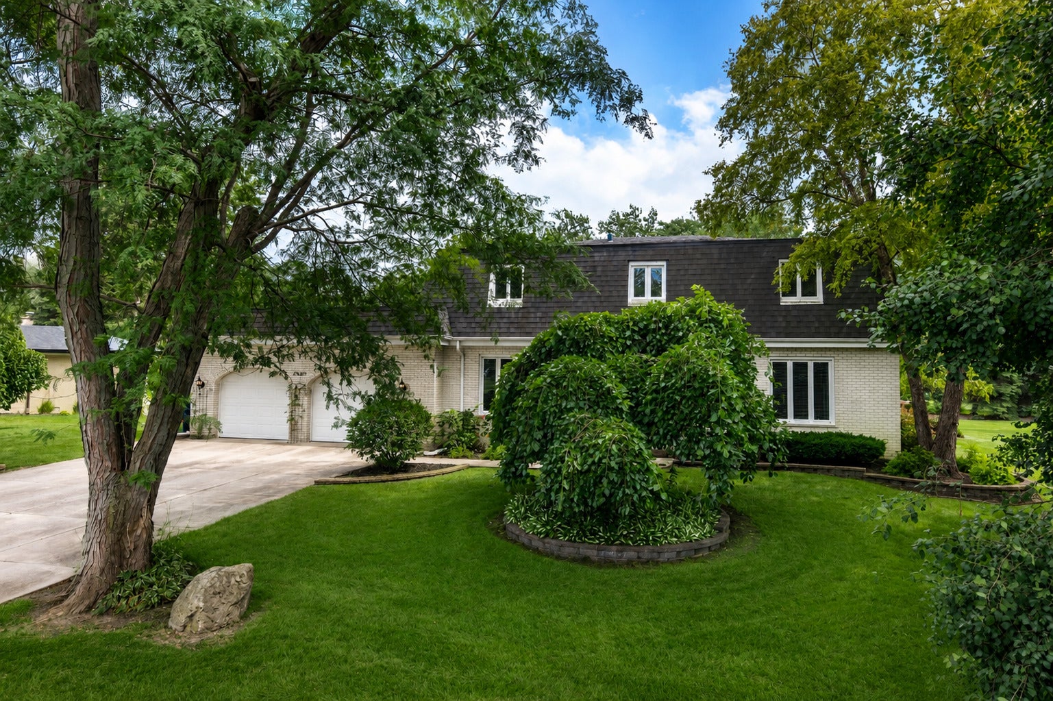 21W325 Sunnyside Drive