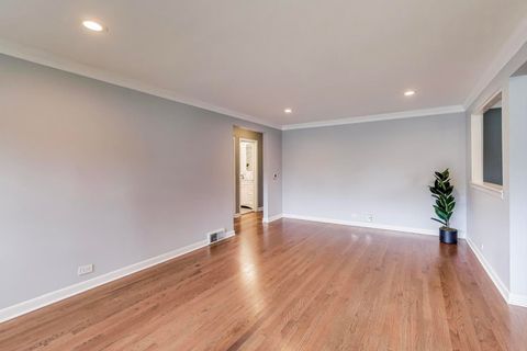 Tiny photo for 811 S Na Wa Ta Avenue, Mount Prospect, IL 60056 (MLS # 12486028)