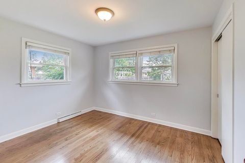 Tiny photo for 811 S Na Wa Ta Avenue, Mount Prospect, IL 60056 (MLS # 12486028)