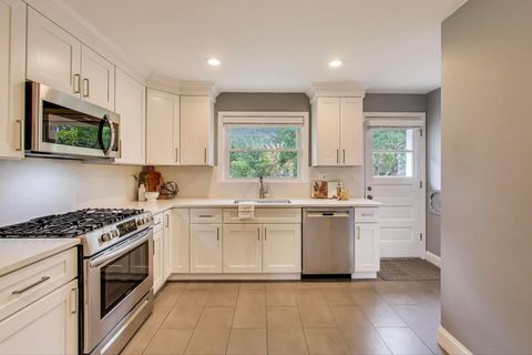 Tiny photo for 811 S Na Wa Ta Avenue, Mount Prospect, IL 60056 (MLS # 12486028)