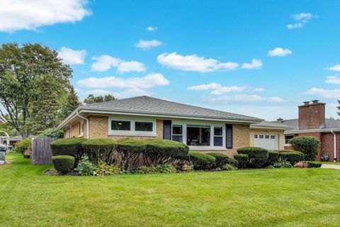 Tiny photo for 811 S Na Wa Ta Avenue, Mount Prospect, IL 60056 (MLS # 12486028)