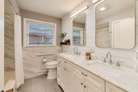 Tiny photo for 811 S Na Wa Ta Avenue, Mount Prospect, IL 60056 (MLS # 12486028)