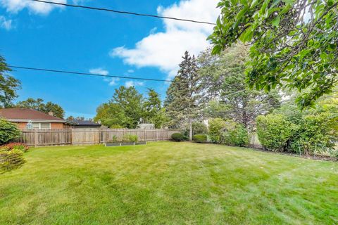 Tiny photo for 811 S Na Wa Ta Avenue, Mount Prospect, IL 60056 (MLS # 12486028)