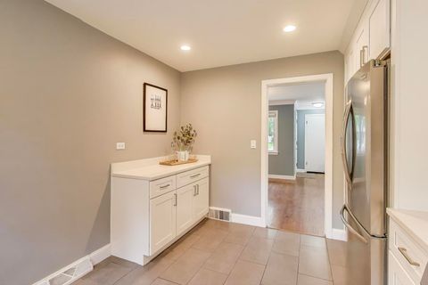 Tiny photo for 811 S Na Wa Ta Avenue, Mount Prospect, IL 60056 (MLS # 12486028)