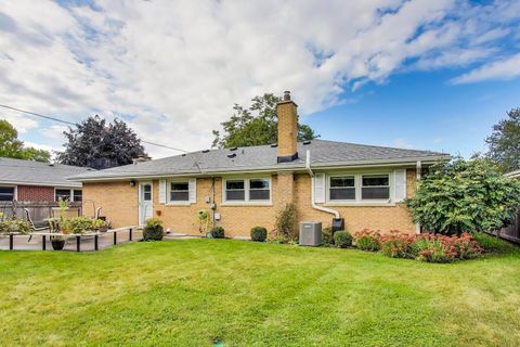 Tiny photo for 811 S Na Wa Ta Avenue, Mount Prospect, IL 60056 (MLS # 12486028)