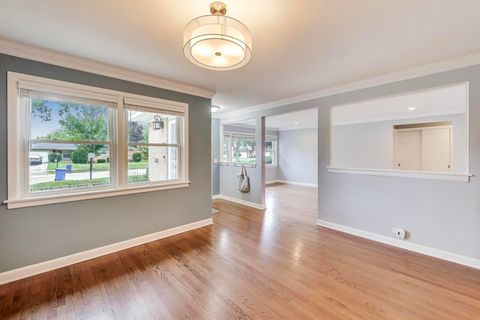 Tiny photo for 811 S Na Wa Ta Avenue, Mount Prospect, IL 60056 (MLS # 12486028)