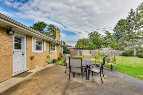 Tiny photo for 811 S Na Wa Ta Avenue, Mount Prospect, IL 60056 (MLS # 12486028)