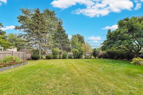 Tiny photo for 811 S Na Wa Ta Avenue, Mount Prospect, IL 60056 (MLS # 12486028)