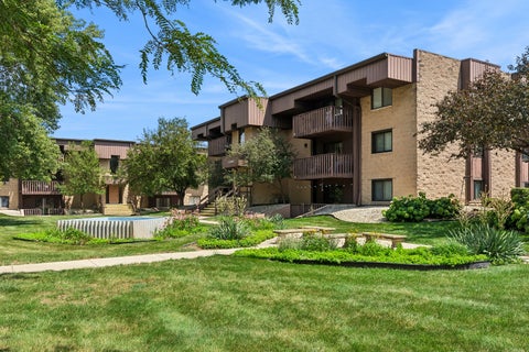 Tiny photo for 1472 N Rock Run Drive #2D, Crest Hill, IL 60403 (MLS # 12724483)