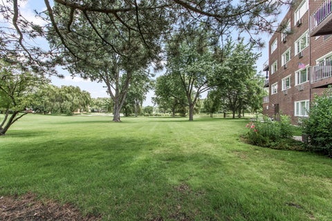 Tiny photo for 2812 E Bel Aire Drive #303, Arlington Heights, IL 60004 (MLS # 12738668)