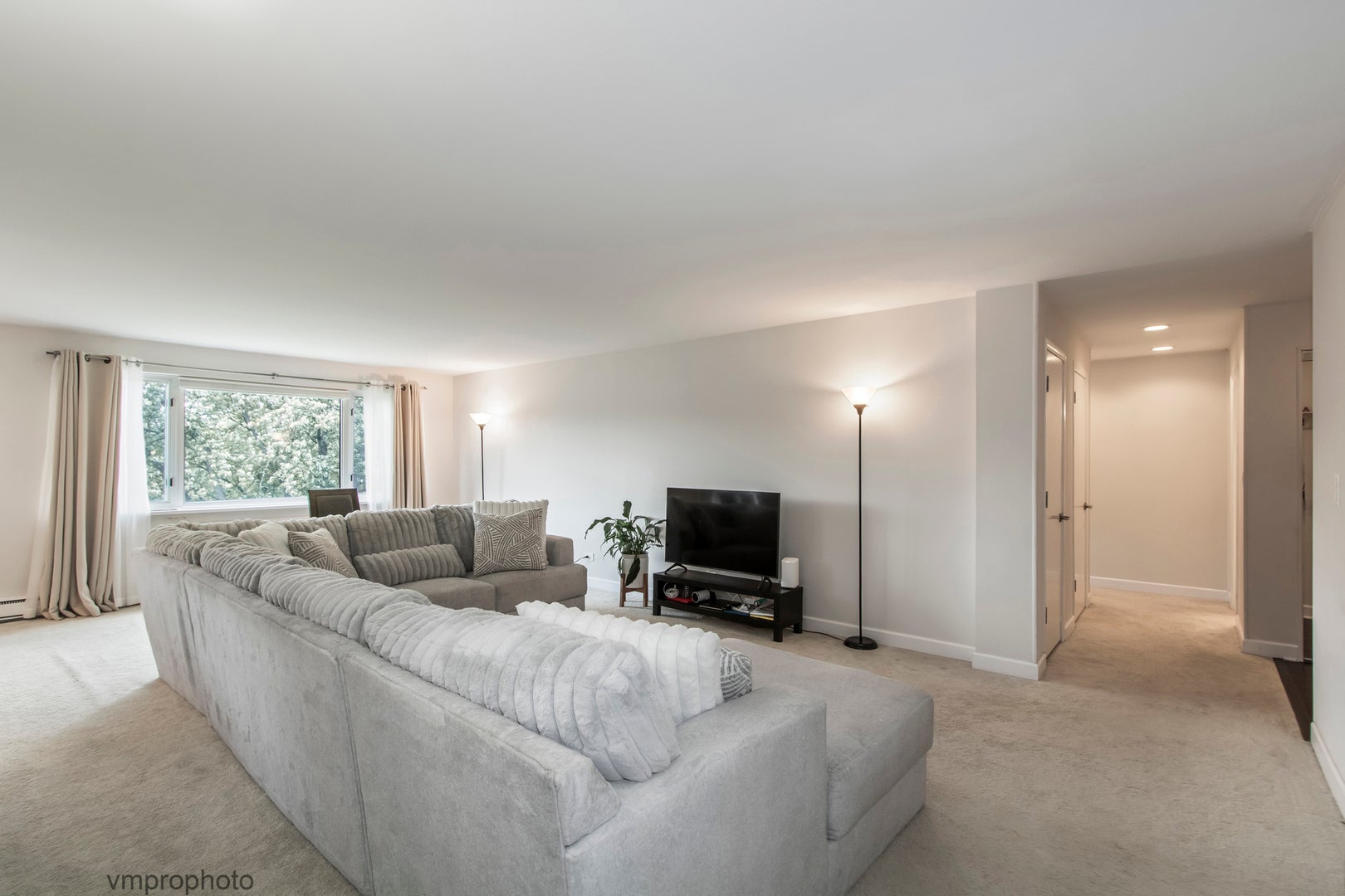 2812 E Bel Aire Drive 303