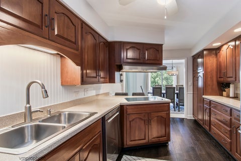 Tiny photo for 2812 E Bel Aire Drive #303, Arlington Heights, IL 60004 (MLS # 12738668)