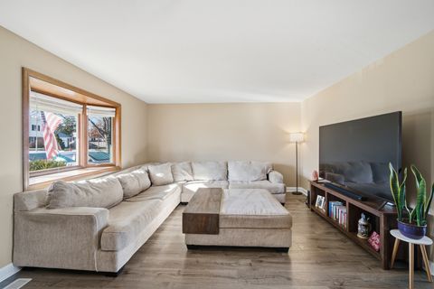 Tiny photo for 620 Twisted Oak Lane, Buffalo Grove, IL 60089 (MLS # 12522241)