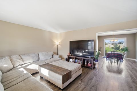 Tiny photo for 620 Twisted Oak Lane, Buffalo Grove, IL 60089 (MLS # 12522241)