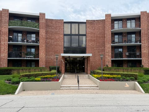 Photo of 1515 CENTRAL Road #319C, Arlington Heights, IL 60005 (MLS # 12684815)