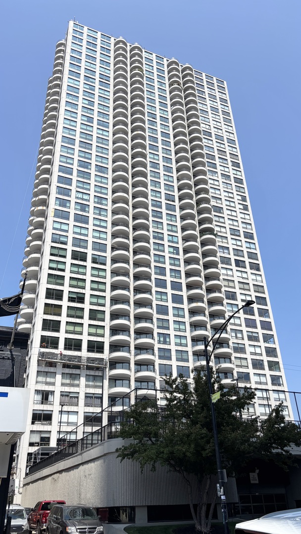 2020 N Lincoln Park West Avenue 6E