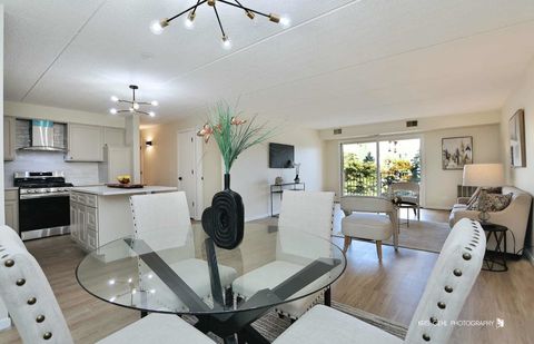 Tiny photo for 4106 N NARRAGANSETT Avenue #301, Chicago, IL 60634 (MLS # 12507994)