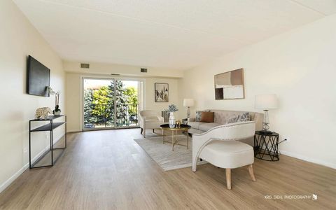 Tiny photo for 4106 N NARRAGANSETT Avenue #301, Chicago, IL 60634 (MLS # 12507994)