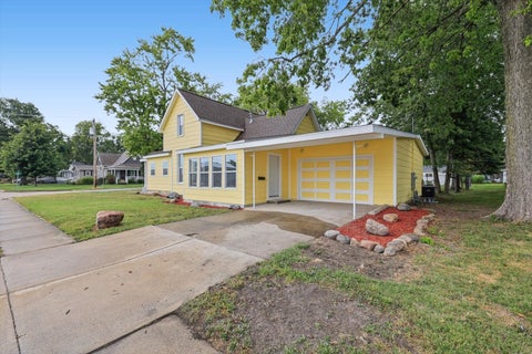 Tiny photo for 705 S Court Street, Tuscola, IL 61953 (MLS # 12753874)