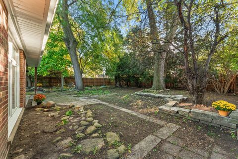 Tiny photo for 15501 Rose Drive, South Holland, IL 60473 (MLS # 12435152)