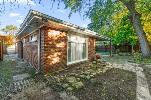 Tiny photo for 15501 Rose Drive, South Holland, IL 60473 (MLS # 12435152)