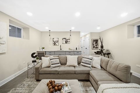 Tiny photo for 5032 S Michigan Avenue, Chicago, IL 60615 (MLS # 12548115)