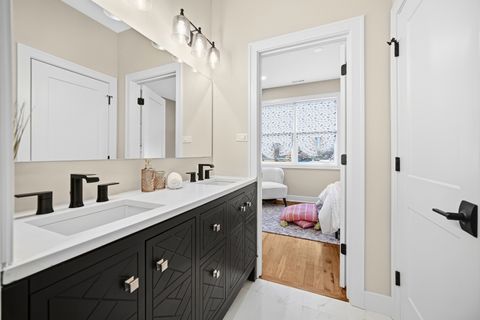 Tiny photo for 5032 S Michigan Avenue, Chicago, IL 60615 (MLS # 12548115)