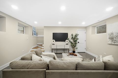 Tiny photo for 5032 S Michigan Avenue, Chicago, IL 60615 (MLS # 12548115)