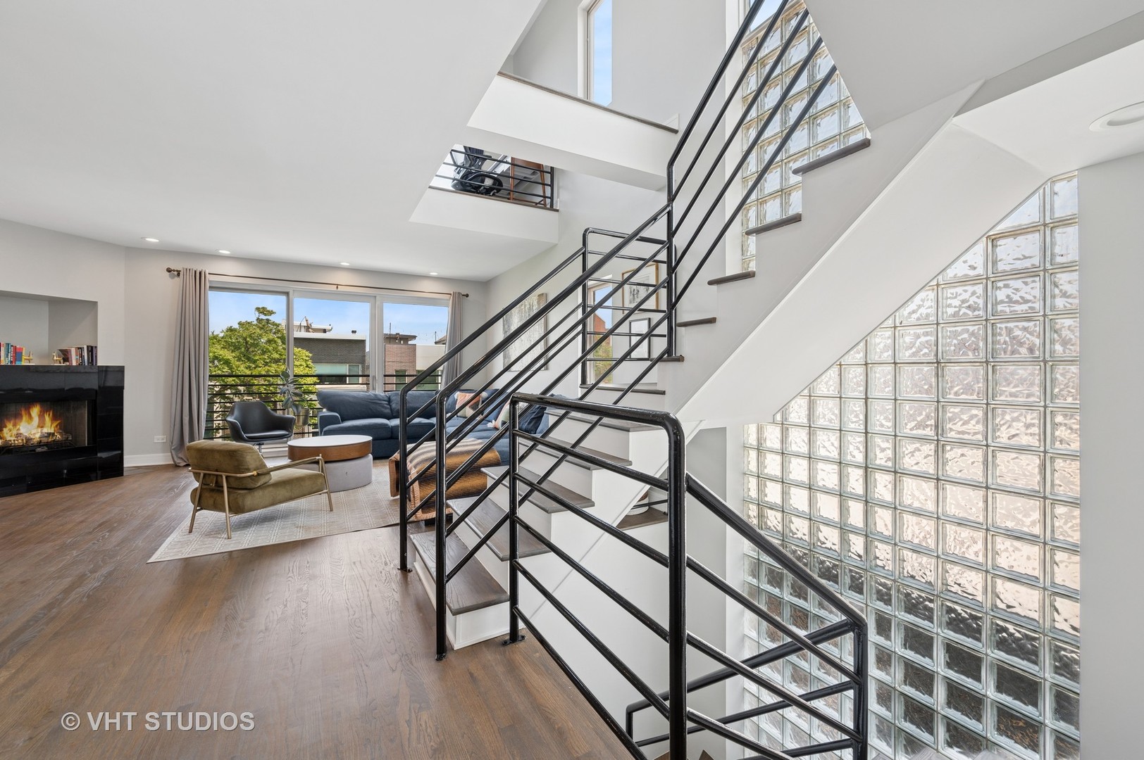1645 W ERIE Street 2